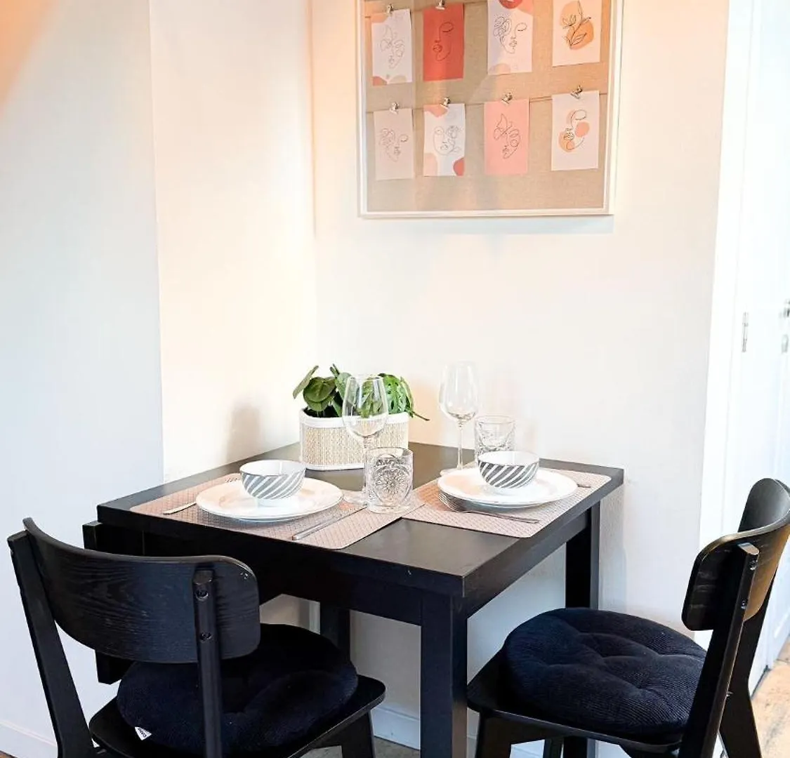 안트베르펜 Cosy Authentiek Penthouse 아파트